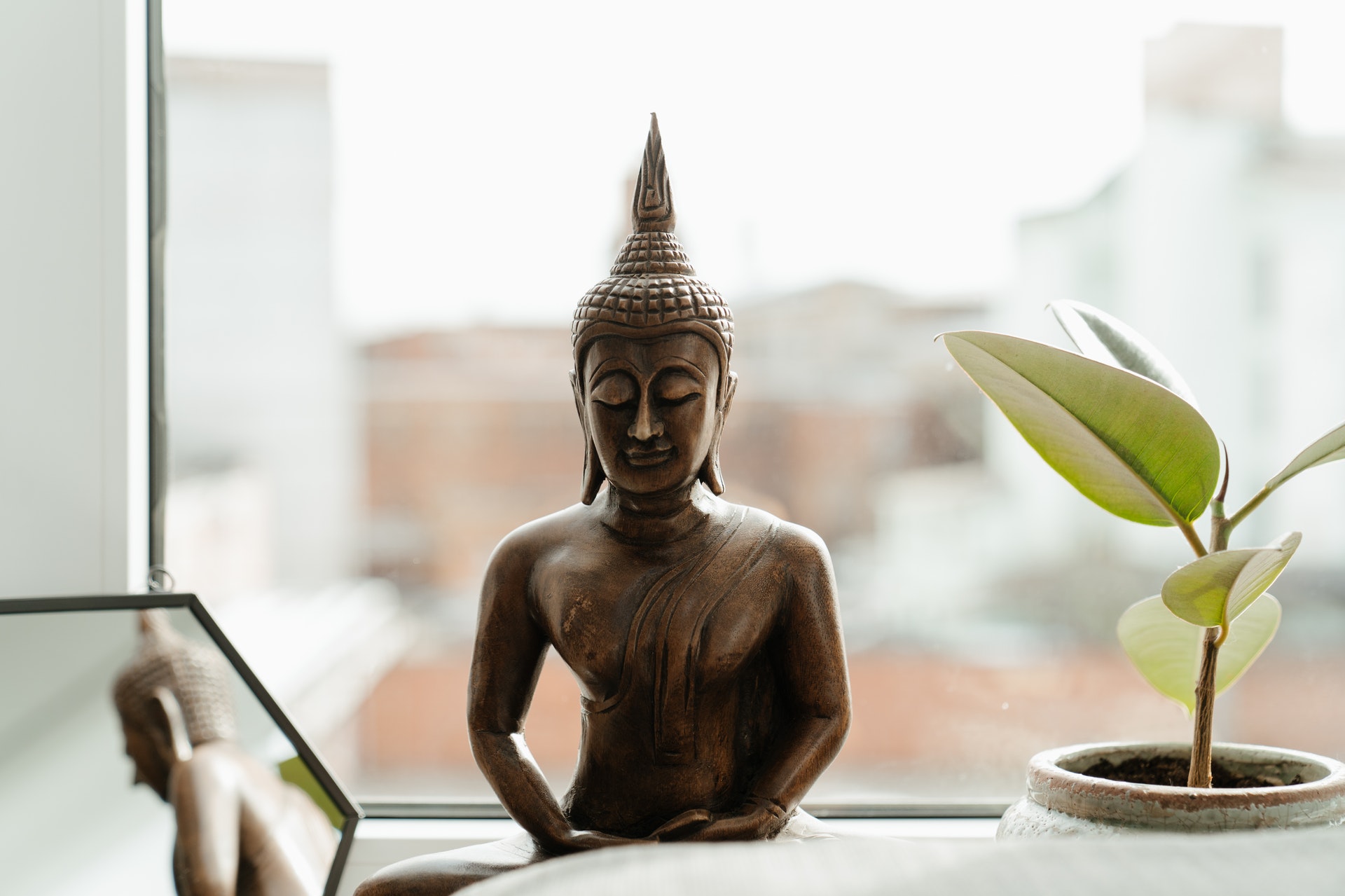 4 Simple Buddhist Methods for Better Sleep and Restful Mornings