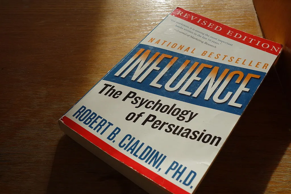 These 6 Cialdini’s Principles of Persuasion Can Teach You Marketing Fundamentals Instantly
